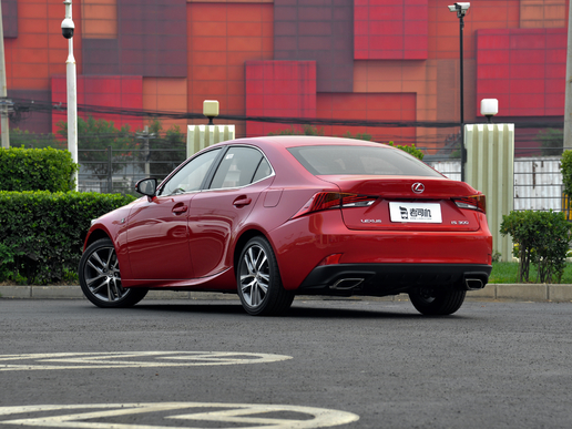 雷克萨斯is300fsport和普通版区别,雷克萨斯is300fsport深度评测