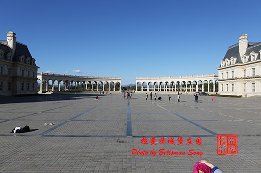 不用去法国，不用忍受10多个小时的飞行，只要来昌平，这里有完美的山寨版拉斐特城堡庄园