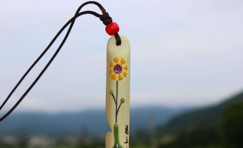 阎王嫌他的口哨过于吵闹，就把他赶回人间来了