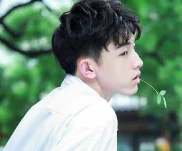 男生偷偷变帅的几个技巧,普通长相的男生如何变精致