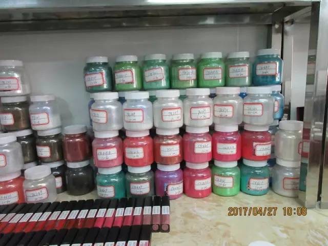 你辛辛苦苦代购的资生、倩碧等化妆品，或许来自小作坊