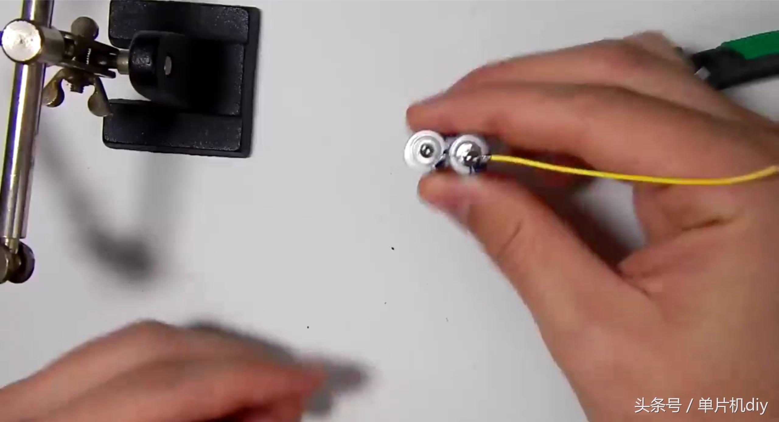 零线和火线怎么测绝缘,如何隔着绝缘层判断火线零线