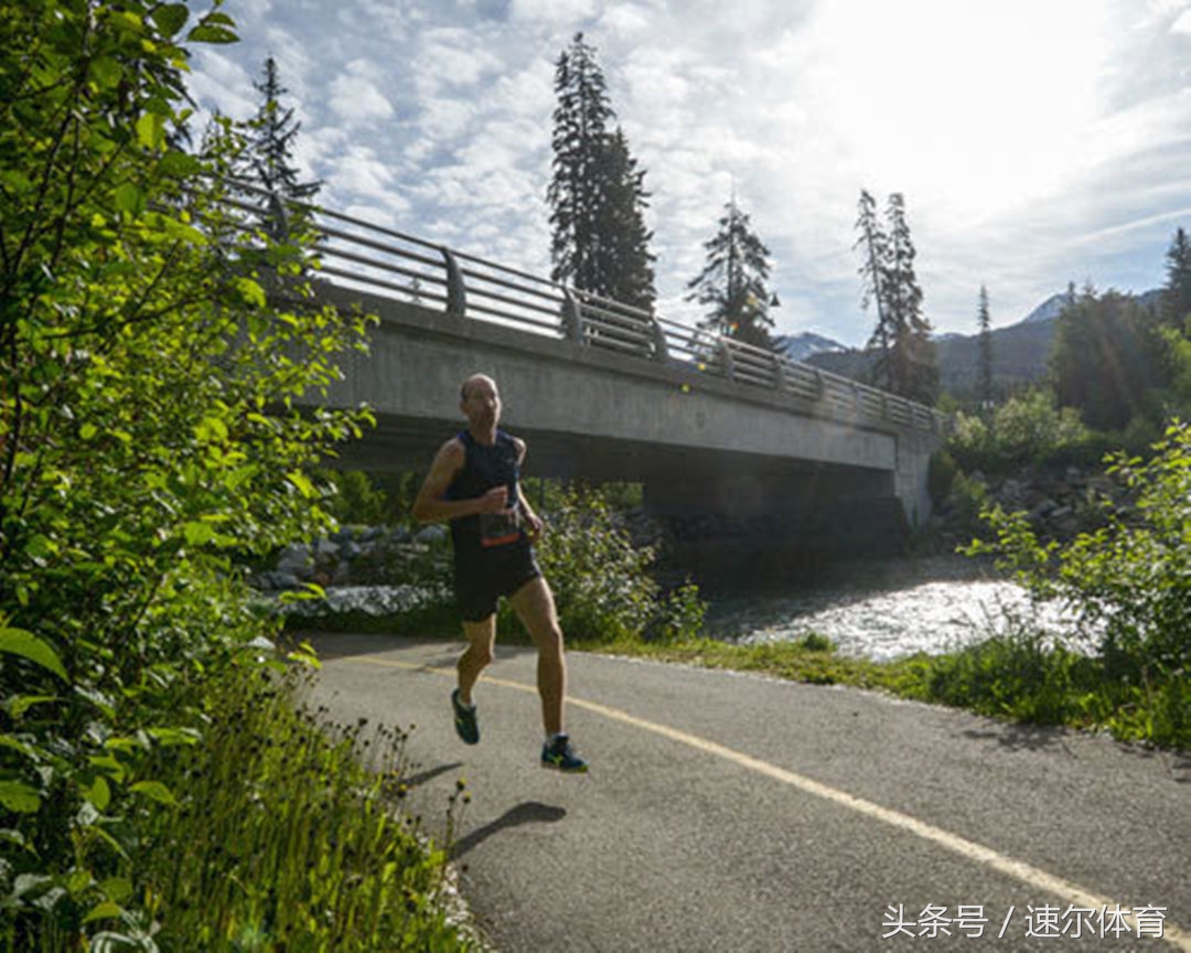 夏天跑步怎么预防中暑,夏天预防中暑喝温开水还是淡盐水