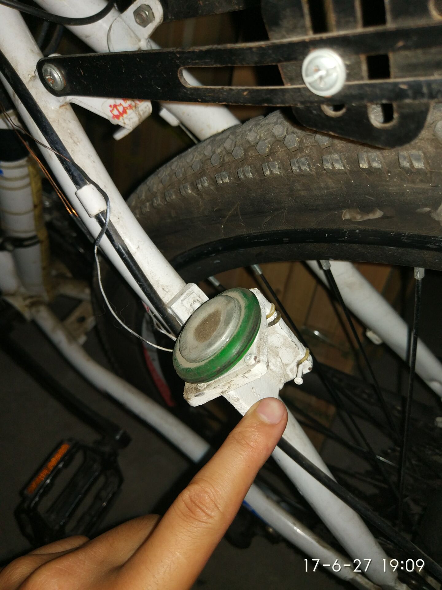 自制自行车发电系统,自行车发电装置要怎么做