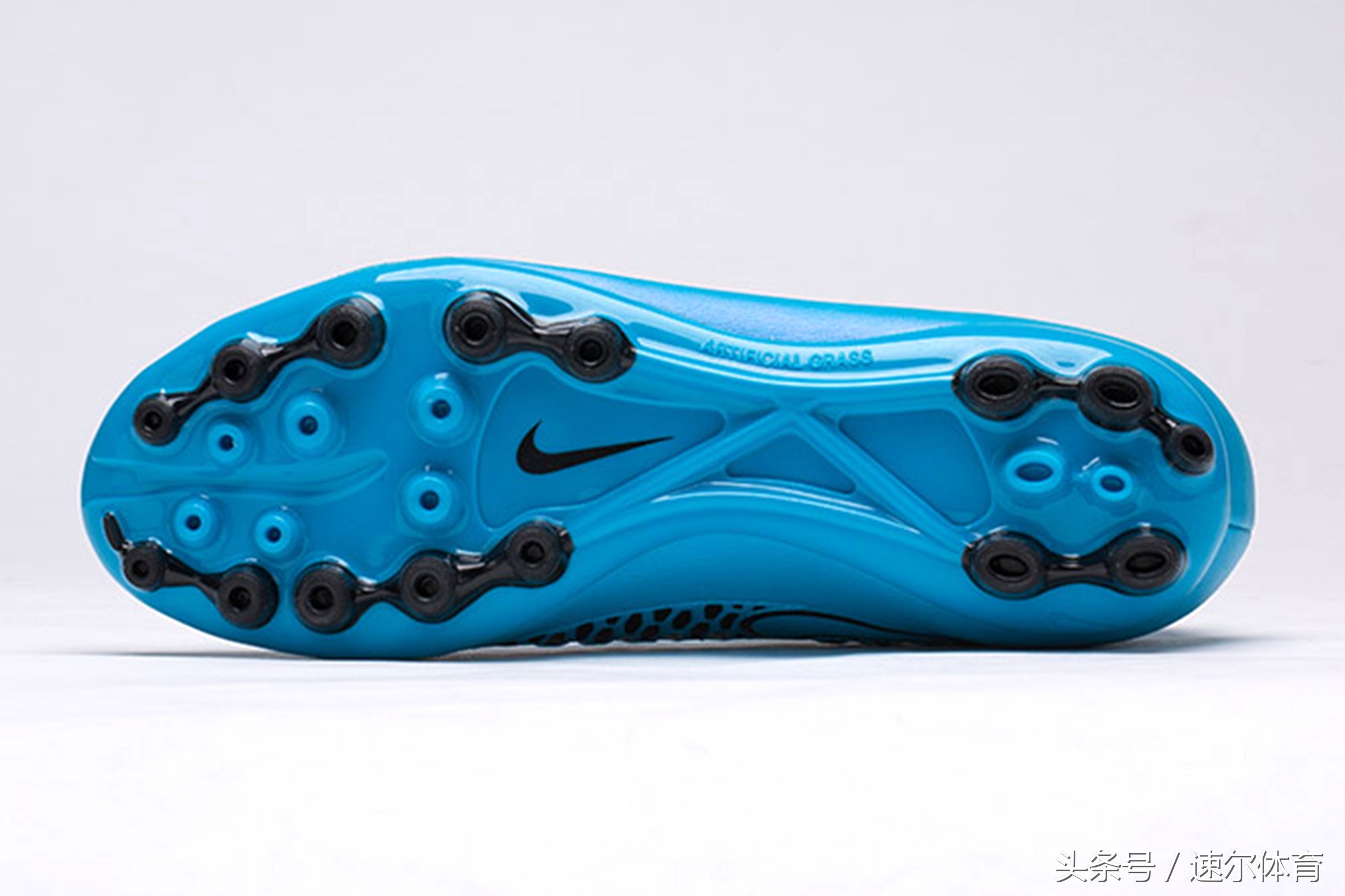 500元适合买什么足球鞋,前锋500块钱左右的足球鞋