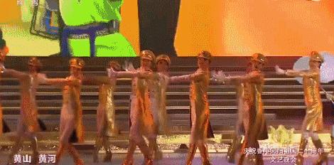 习*平近**走上舞台同全场高唱《歌唱祖国》昨晚的这台晚会刷屏了！