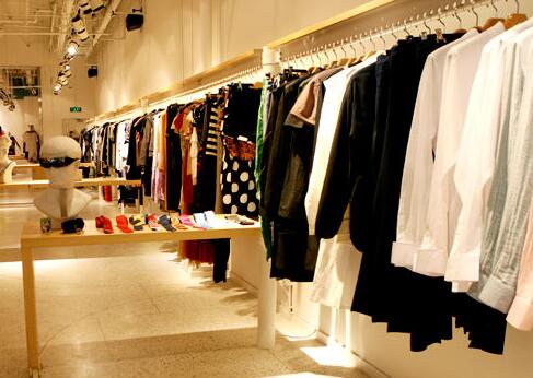 服装拿货货源有哪些,想做服装批发怎么找货源