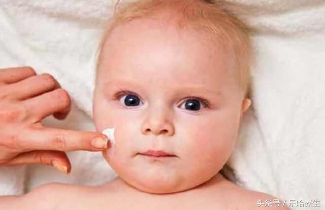 宝宝皮肤干燥怎么护肤,宝宝的皮肤干燥该如何解决