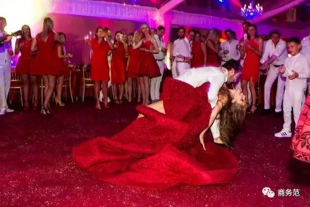 65万颗水晶打造的婚礼,施华洛世奇继承人款婚纱