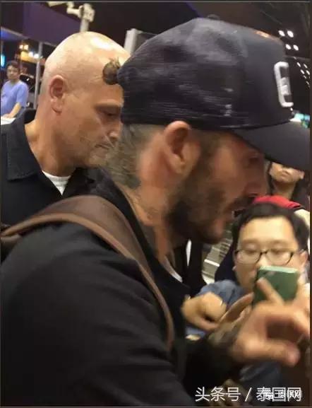贝克汉姆穿着黄西服来中国,贝克汉姆访香港