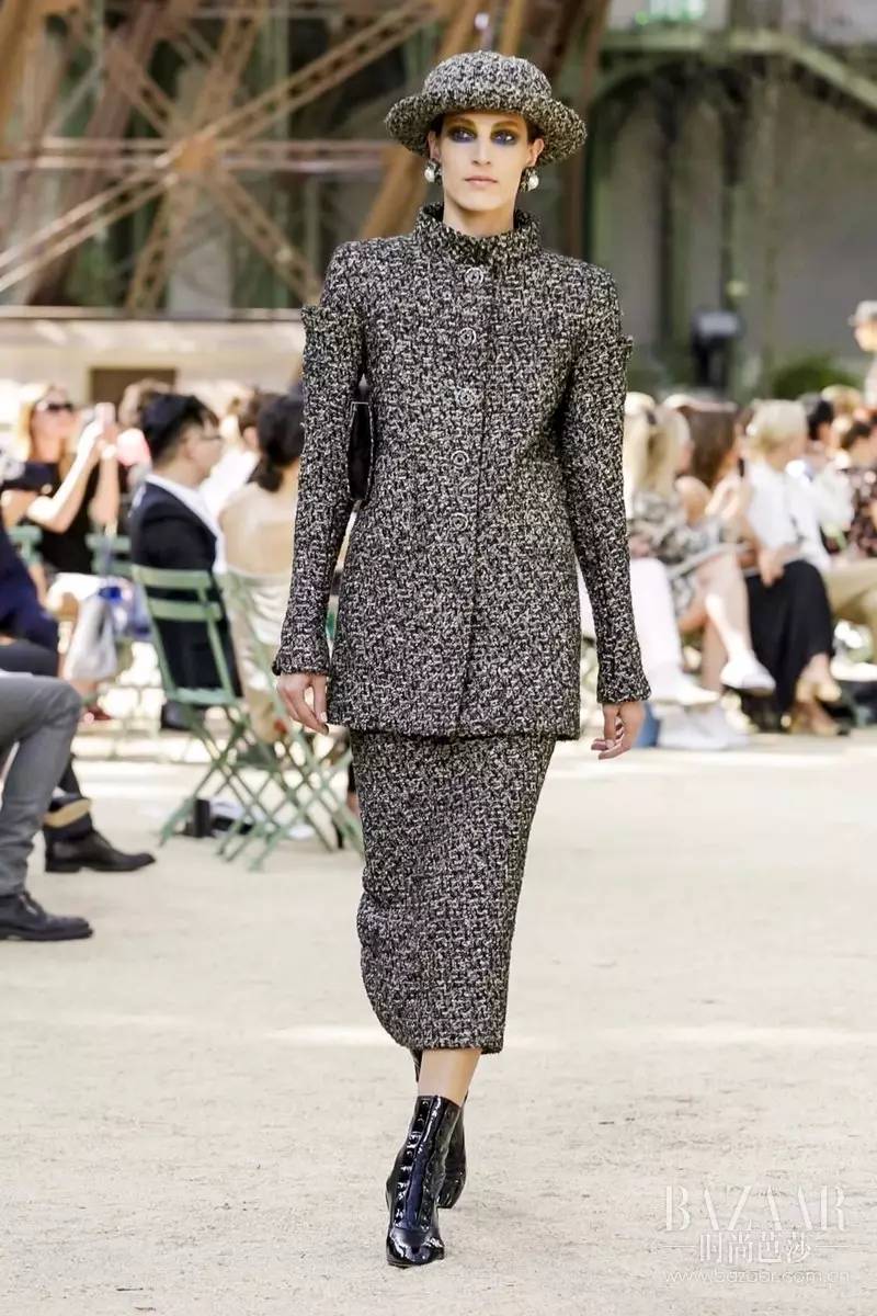 埃菲尔铁塔法国巴黎的浪漫地标,chanel秀场埃菲尔铁塔