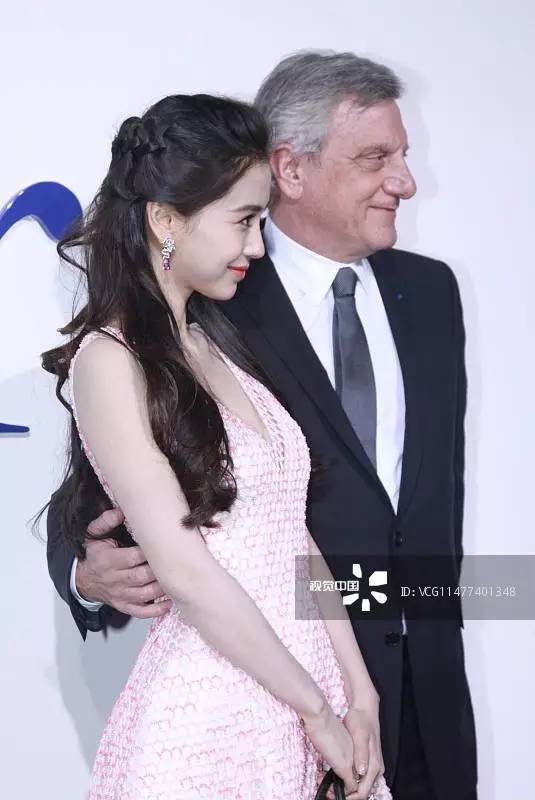 章子怡巴黎时装周白色休闲,章子怡米兰时装周白色裤裙