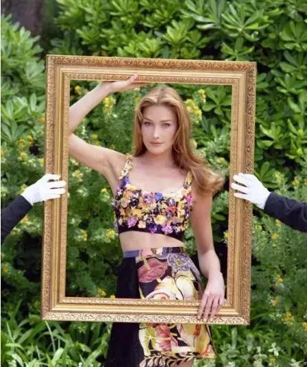 她是女版“王思聪”出身，却打出一手比他更好的牌，法国第一夫人布吕尼独特人生无须比较！