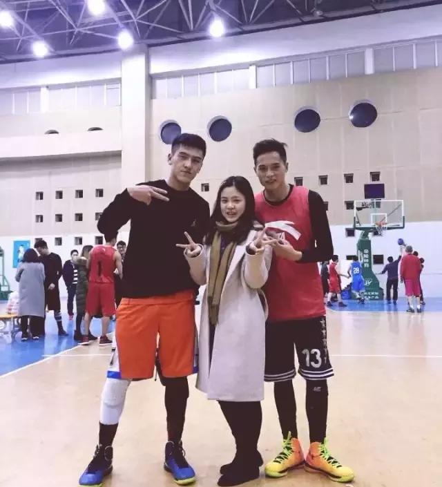 00后大学生当男模,211大学生当男模