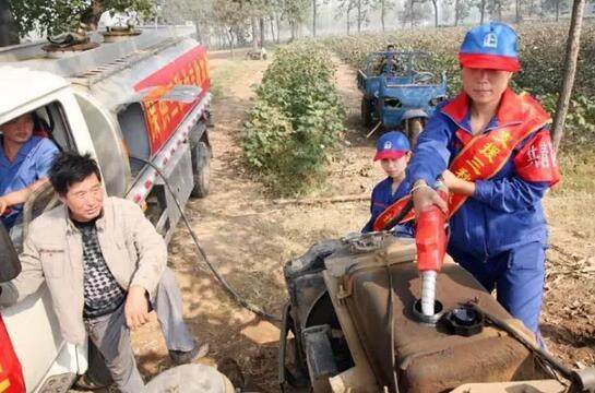 拖拉机旋地如何节油,开拖拉机犁地