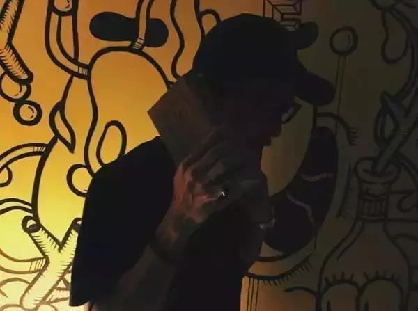 Prada卖185美刀的回形针被群嘲，那你让LV、爱马仕、superme怎么办？