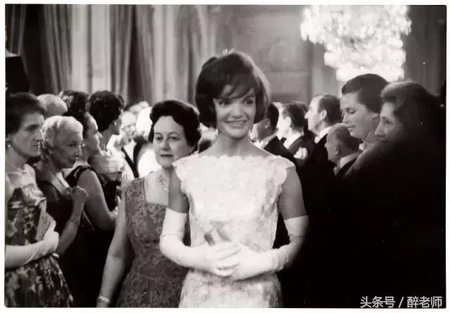 杰奎琳穿着带血的衣服,杰奎琳的眼泪音频