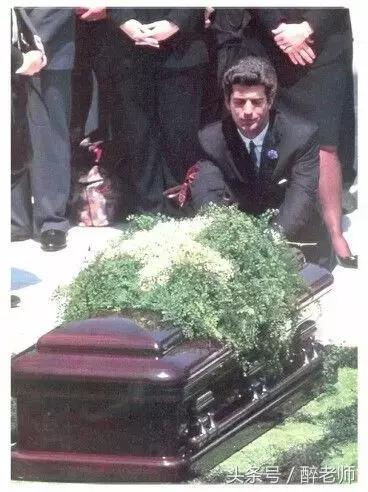 杰奎琳穿着带血的衣服,杰奎琳的眼泪音频