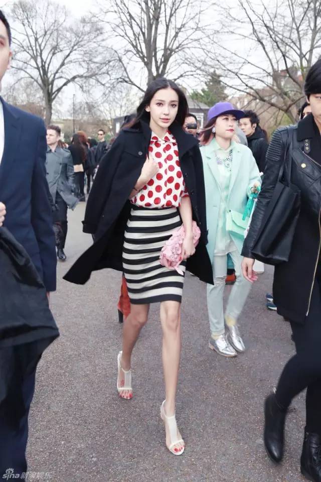 章子怡巴黎时装周白色休闲,章子怡米兰时装周白色裤裙