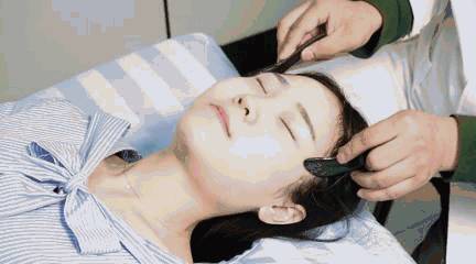 面部去皱,原来可以这样做!刮痧手法真人示范!值得收藏