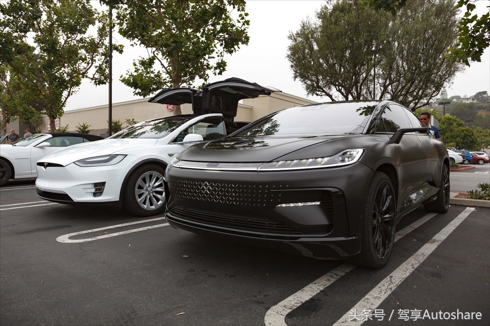 新特斯拉新款modelx评测,路遇特斯拉modely