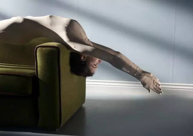 为了复仇，他把罪犯整容成自己的老婆！