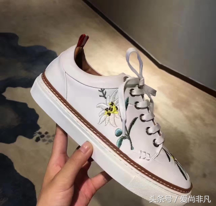 小白鞋怎么绣最好看,小白鞋怎么绣才好看