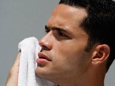 早上起来眼睛和脸浮肿是什么原因,早晨起来怎样快速消除脸上浮肿