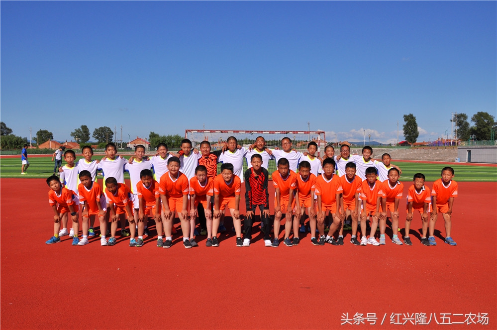 红管局校园足球赛在八五二中学进行