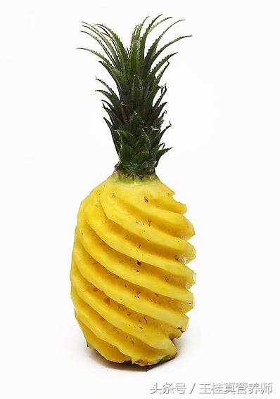 菠萝盐水泡后还用水清洗吗,菠萝和凤梨哪个需要泡盐水