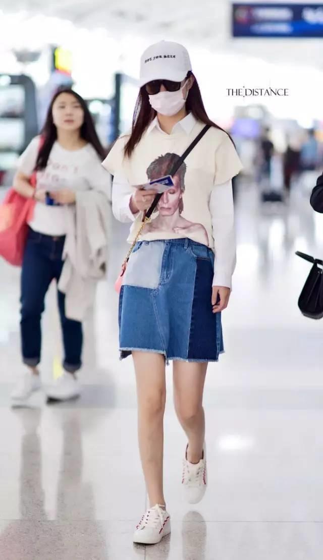 杨幂一口气买了十双的鞋,杨幂穿的薄荷绿运动鞋