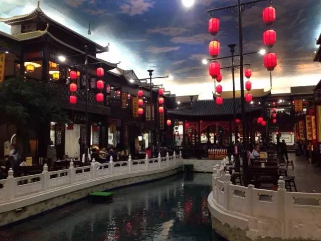 开封鼓楼广场离鼓楼夜市近吗,开封鼓楼夜市营业到几点