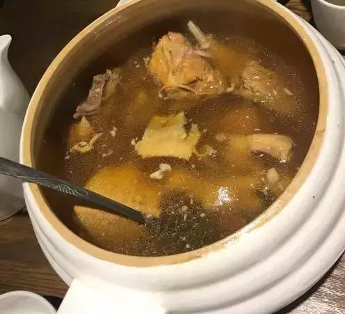 一个老外说一年之内吃遍成都,一个老外说要在一年内吃遍中国