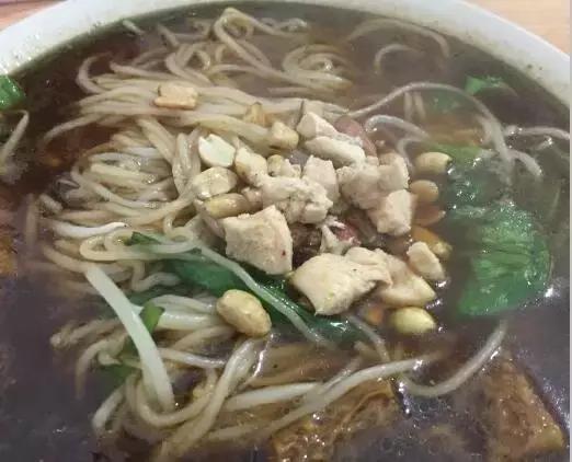 一个老外说一年之内吃遍成都,一个老外说要在一年内吃遍中国