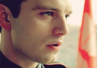 有美人沟的演员都大火，在剧中美人沟都散发魅力，来比比胡歌和易烊千玺的谁帅，看看谭松韵和朴信惠的谁美