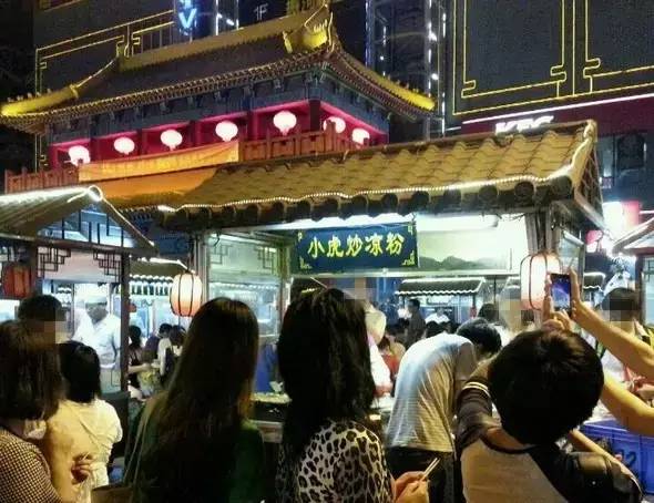 开封鼓楼广场离鼓楼夜市近吗,开封鼓楼夜市营业到几点