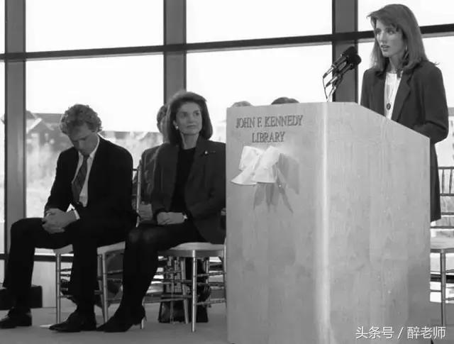 杰奎琳穿着带血的衣服,杰奎琳的眼泪音频