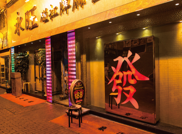 香港丨我们拍了24张香港，从中看到了困顿、欲望和爱