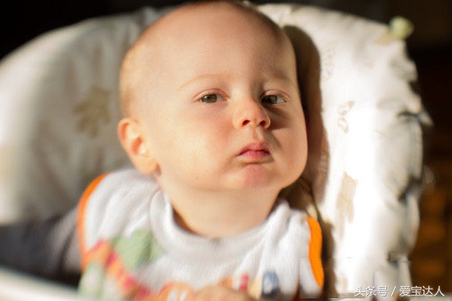 闷热天气小孩出汗怎么办,冬天宝宝淹脖子怎么办