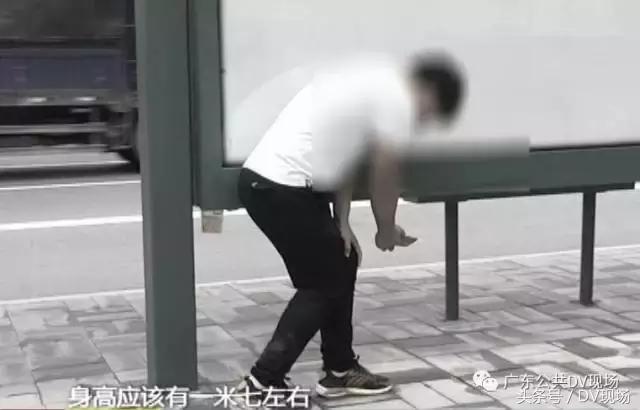 靓女注意！肇庆街头出现变态猥琐男，公交车站*拍偷**女性裙底