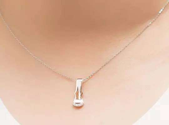 为什么有些钻石看起来大却便宜,为什么钻石比铁硬