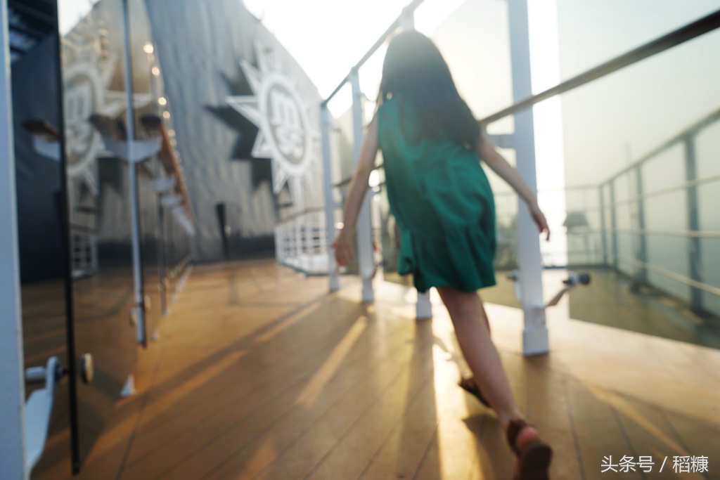 中国人去日本已经不买马桶盖了，吃喝不停、打麻将、跳广场舞，邮轮上玩得正嗨！