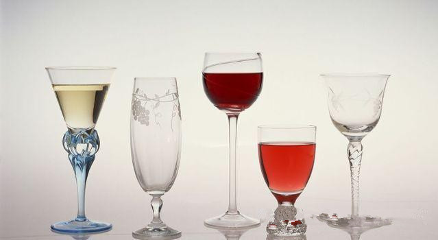 夏天喝冰啤酒的正确姿势,夏天喝冰镇啤酒简直不要太爽