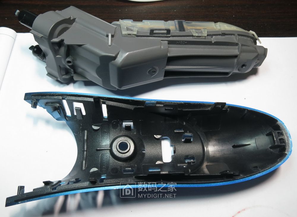 飞利浦三头剃须刀刀头拆卸清洗,传统剃须刀剃须的感受