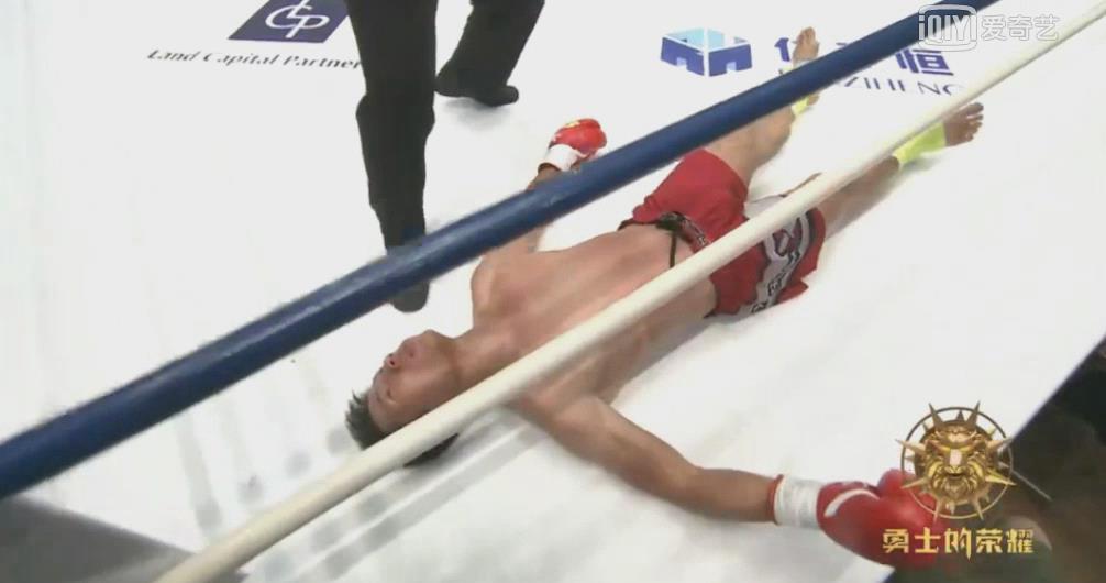 泰拳小侯爷邓泽奇大战勒德斯拉,泰拳小侯爷邓泽奇最血腥的比赛