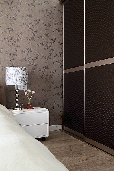 武汉老园艺师只因老伴喜爱花儿,果断把卧室窗台巧变花园式榻榻米!