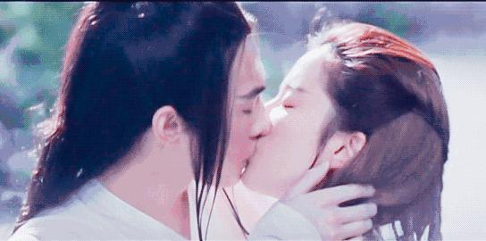 杨采钰点赞刘亦菲微博,杨采钰点赞刘亦菲黑料是真的吗