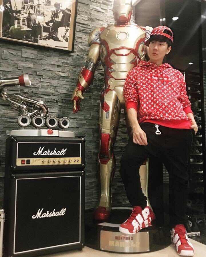 活久见大牌联名,lv衣服上面有个supreme联名是真的吗