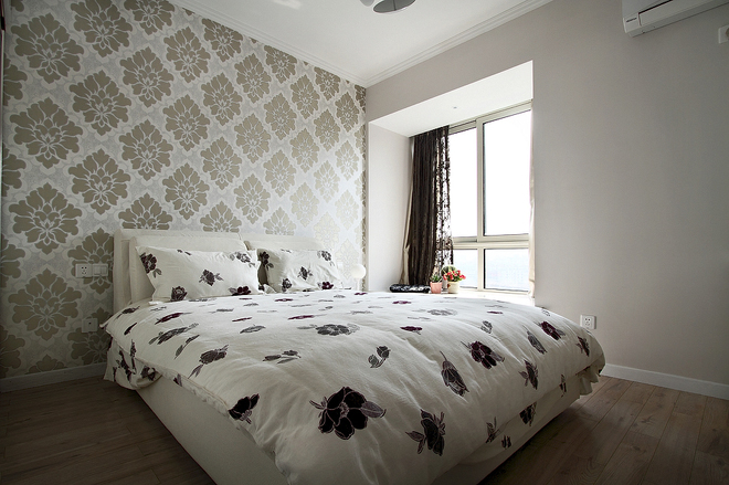 武汉老园艺师为讨好老伴,毅然把卧室窗台巧变花园式榻榻米!