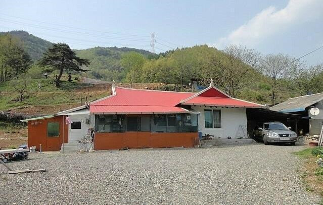 闺蜜远嫁韩国农村,闺蜜嫁到农村见到房子惊呆了